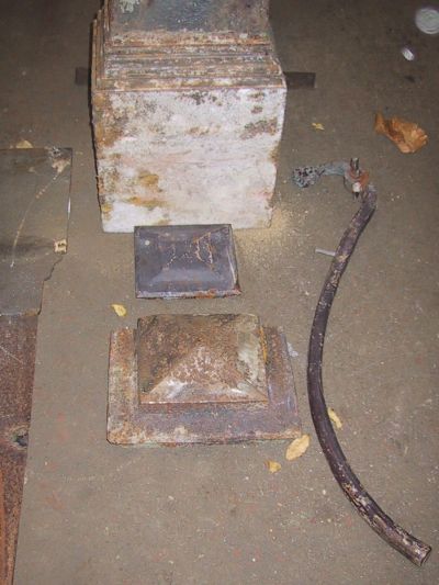 Picture of the two pump tops